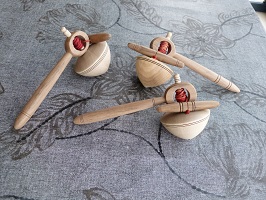 Toupies en Houx   Manches en Noyer